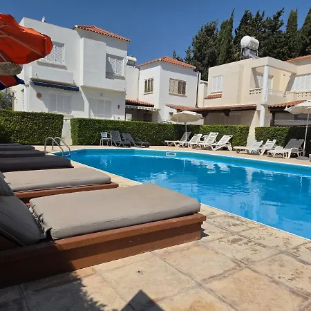 Sienna Townhouse By Staycom Paphos